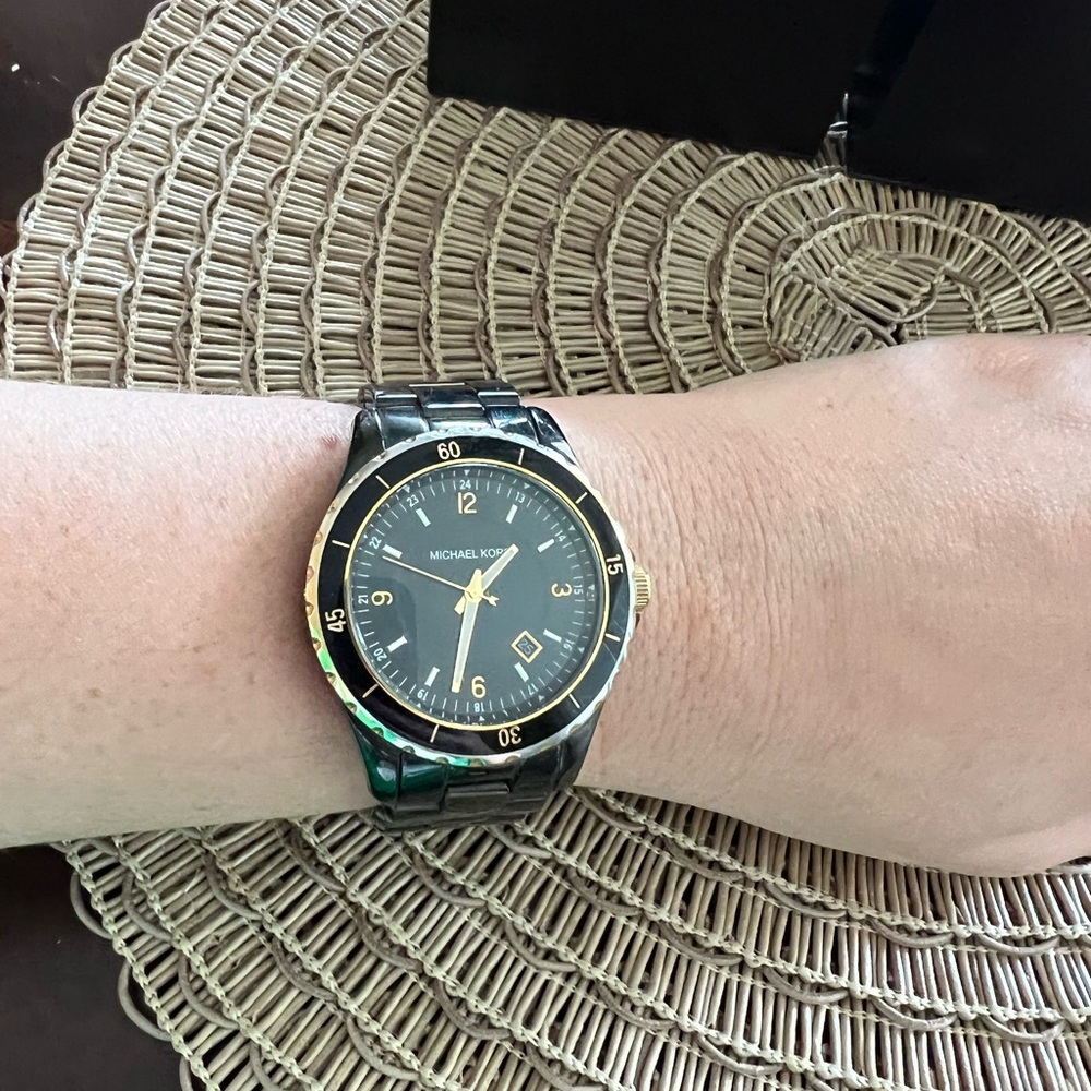 Michael Kors Black Watch - Picture 5 of 7